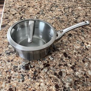 Calphalon 8701-2 1.5 Quart Sauce Pan Stainless Steel Pan
w/ Glass/Stainless Lid